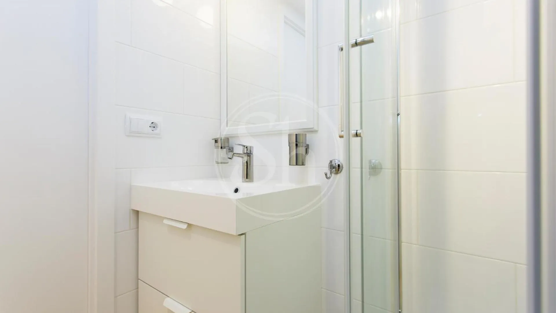 Beautiful Guinardo Apartment Барселона 0*,  Испания